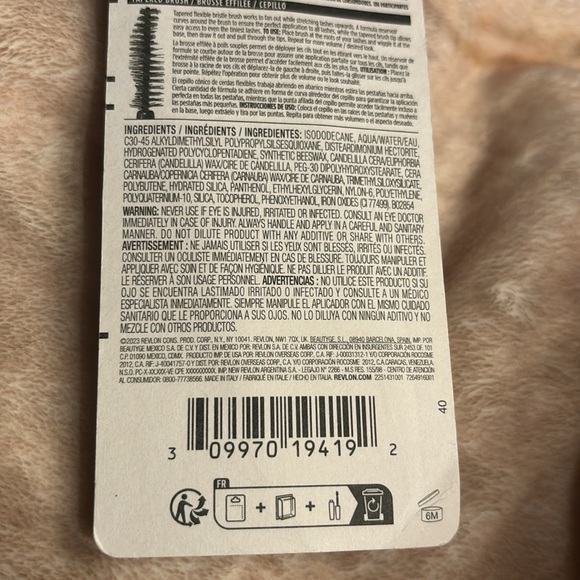 Eyelash Duo - Heated Eyelash Curler with Revlon Waterproof Mascara - Picture 9 of 10